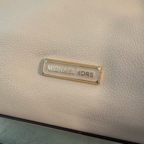 Pale pink Pebbled Leather MK Purse - Picture 3 of 11